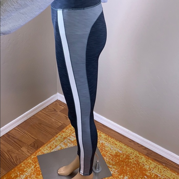 Under Armour Gray & Side Striped Leggings Size Med - Picture 2 of 8